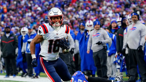 WR Jakobi Meyers makes a play against the Buffalo Bills